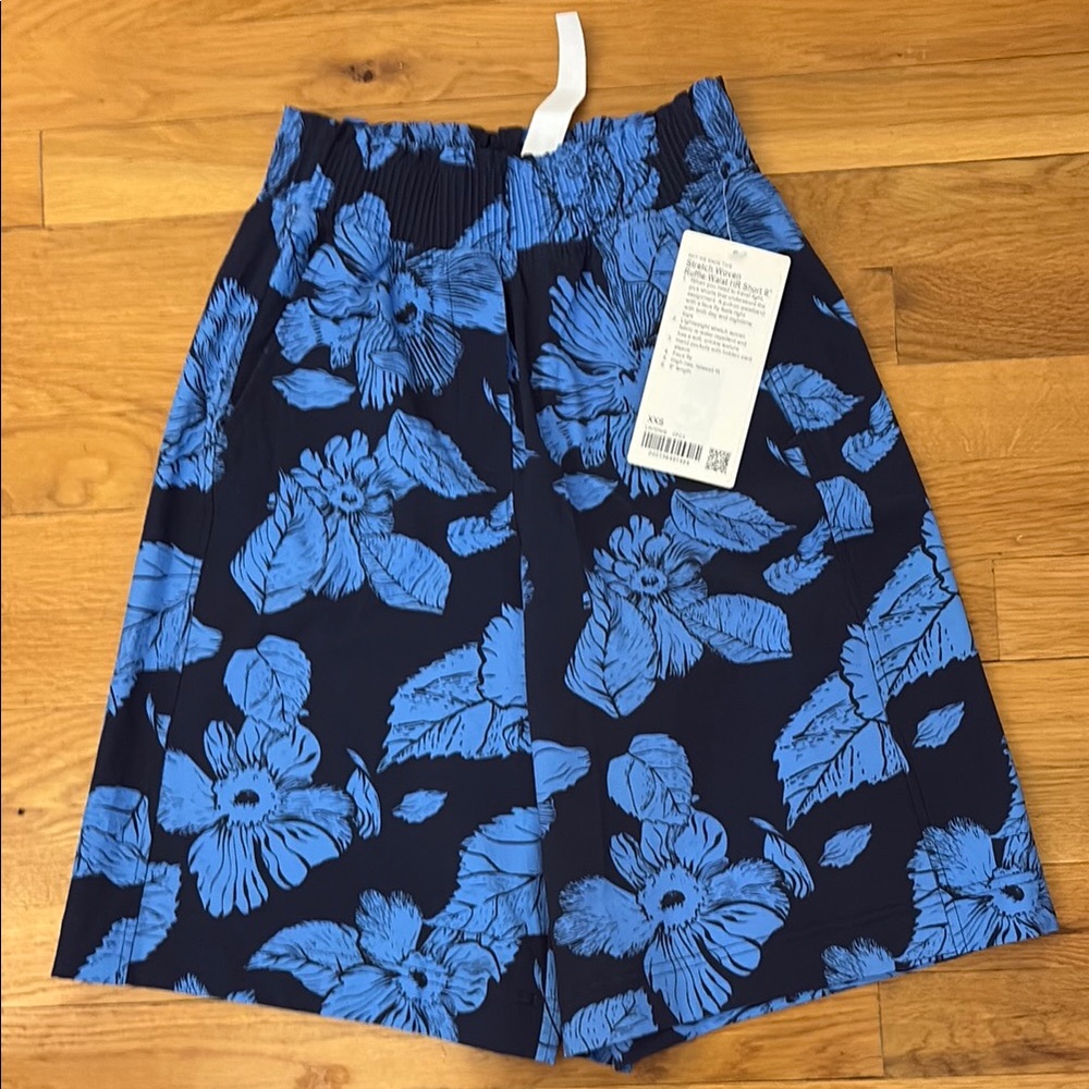 Lululemon stretch woven ruffle waist HR short 9” XXS